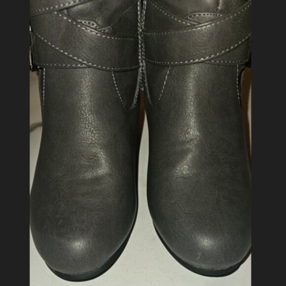 NWOT Ardene grey boots, size 7 - Picture 5 of 6